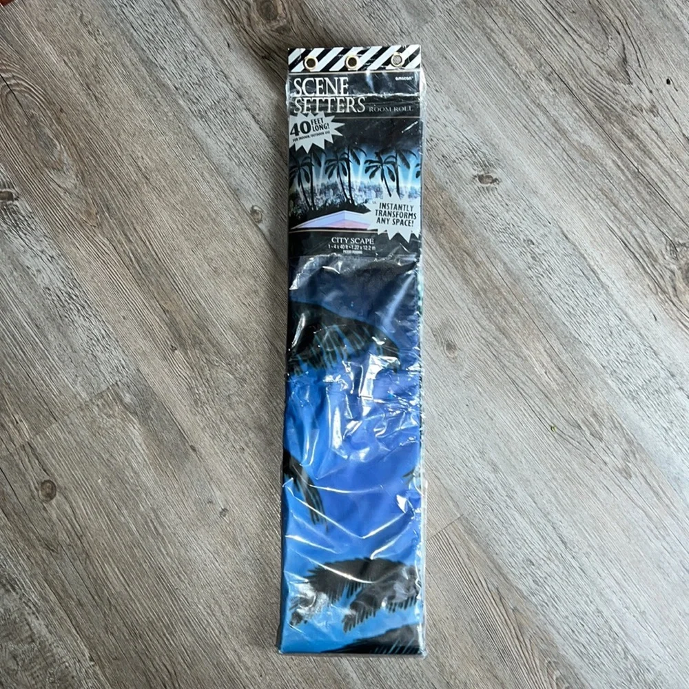 ✨NWT Scene Setters City Scape 40 feet long
